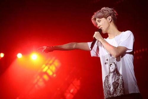 鹿晗爆料汪峰视频播放,视频播放引发热议 第2张 鹿晗爆料汪峰视频播放,视频播放引发热议 第2张